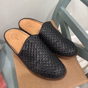 Brioso “Fern” Black Woven Leather Mules | Women’s Size 7.5M | Slip-On Loafers